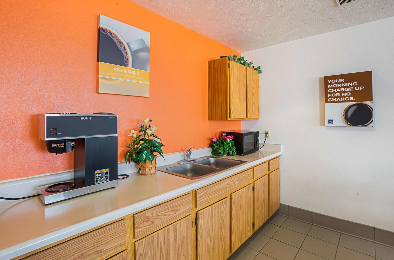 Motel 6 Omaha - Iat West Eksteriør billede
